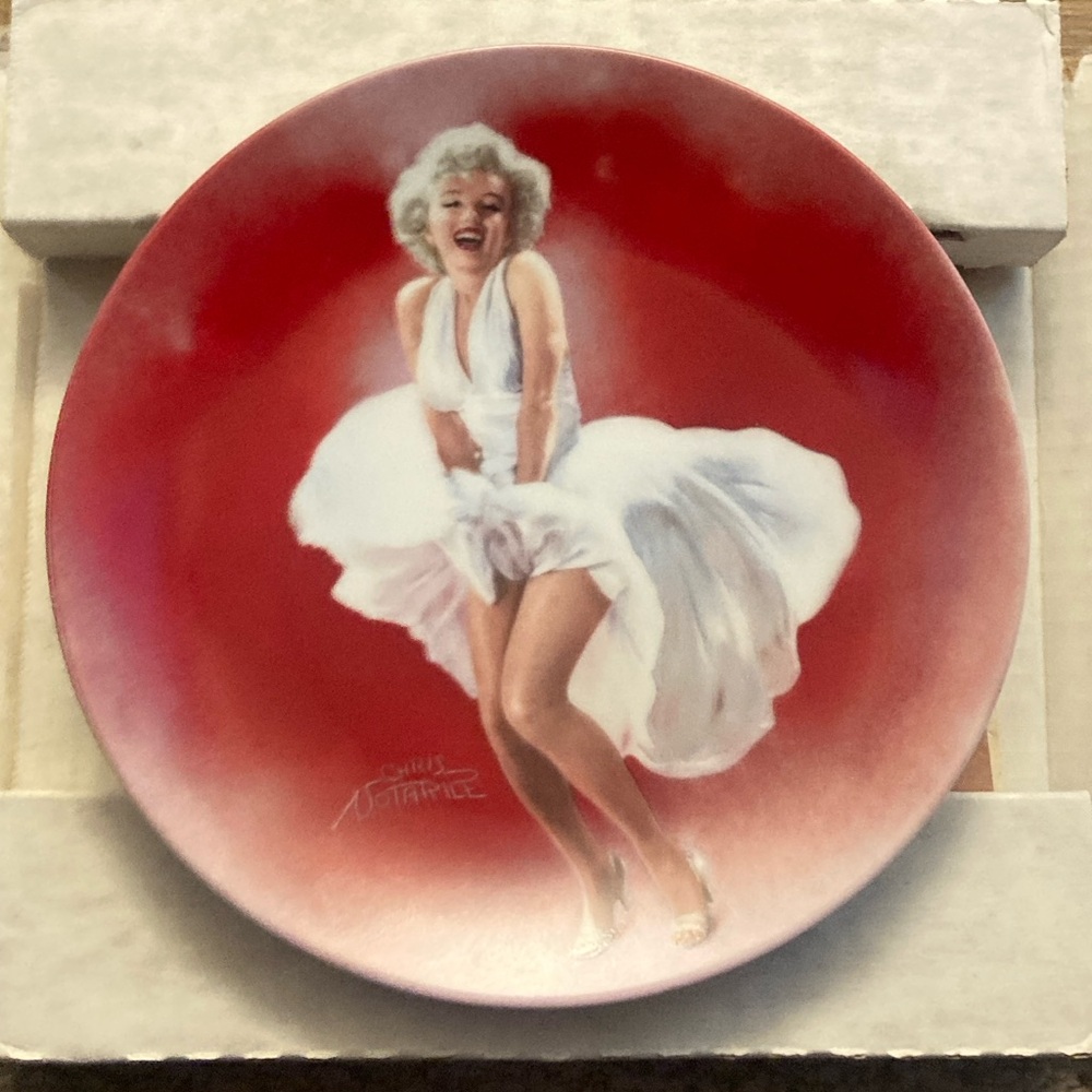 Marilyn Monroe Decorative Plate - Red